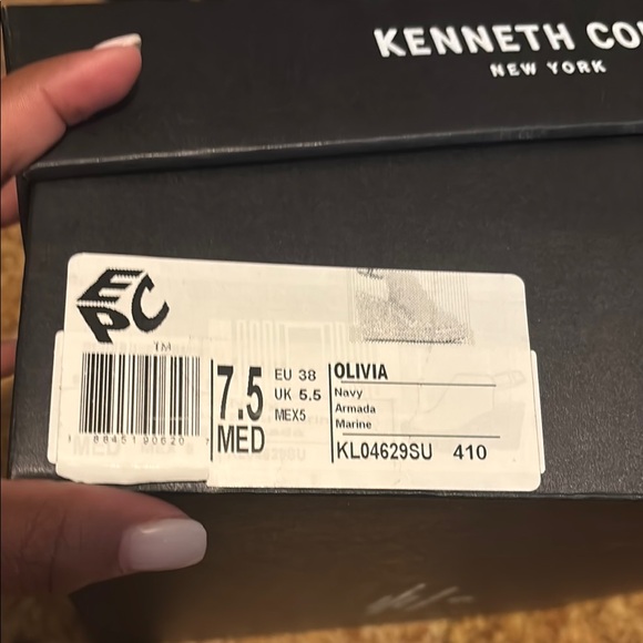 Kenneth Cole Navy Wedge Sandals. Size 7.5 preloved - Picture 13 of 16